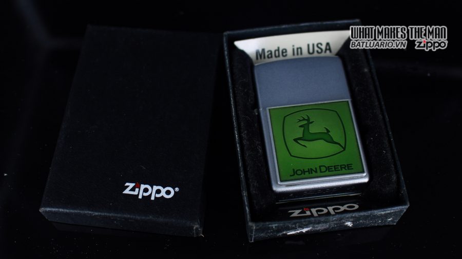 Bật Lửa Zippo 2006 – Zippo John Deere Emblem