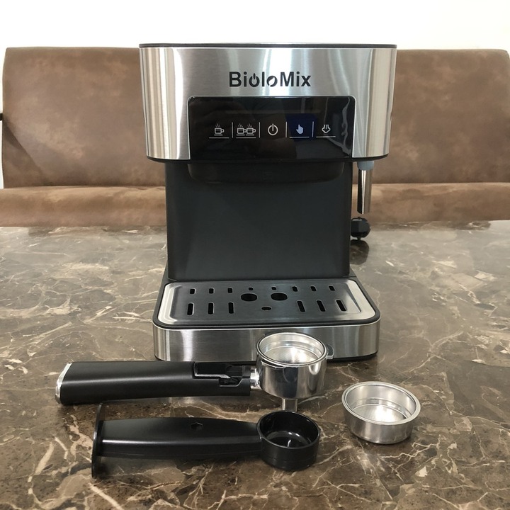 Máy pha cà phê Espresso BioloMix CM6863 công suất 850W tích hợp hệ thống điều chỉnh bọt sữa thông minh - Hàng Nhập Khẩu