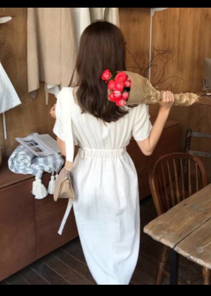 Đầm trắng nút xéo