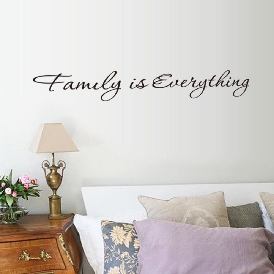Decal dán tường chữ FAMILY IS EVERYTHING