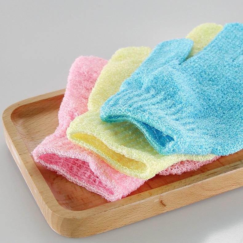 Một chiếc găng tay tẩy tế bào chết - găng tay tắm chuyên dụng