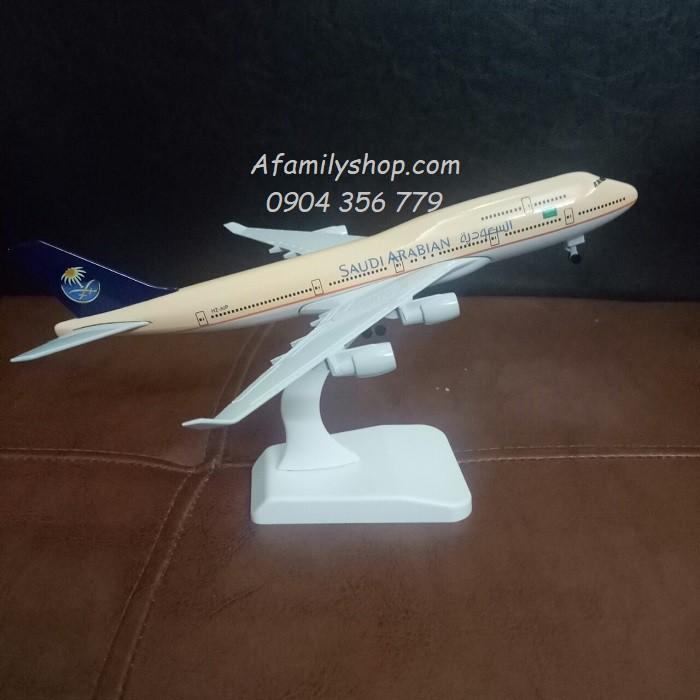 Mô hình máy bay tĩnh B747 Saudi Arabian Air 20cm có bánh xe