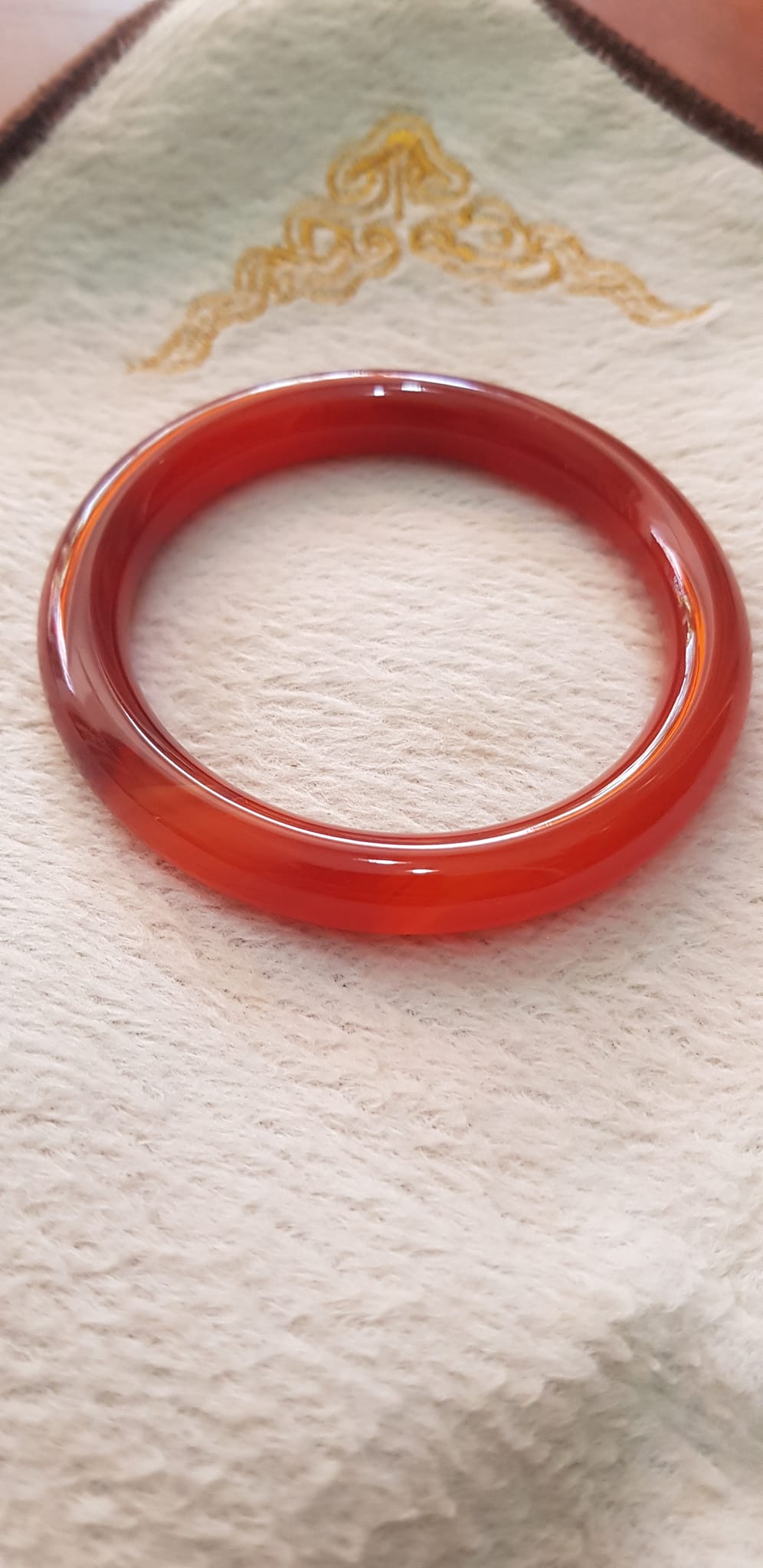 Vòng mã não đỏ Đậm vân ni 58mm x chột 9,2mm Nữ mệnh hỏa mệnh thổ màu đỏ đậm vân là màu chiến thắng Nặng 55kg - 65kg đeo đẹp ạ