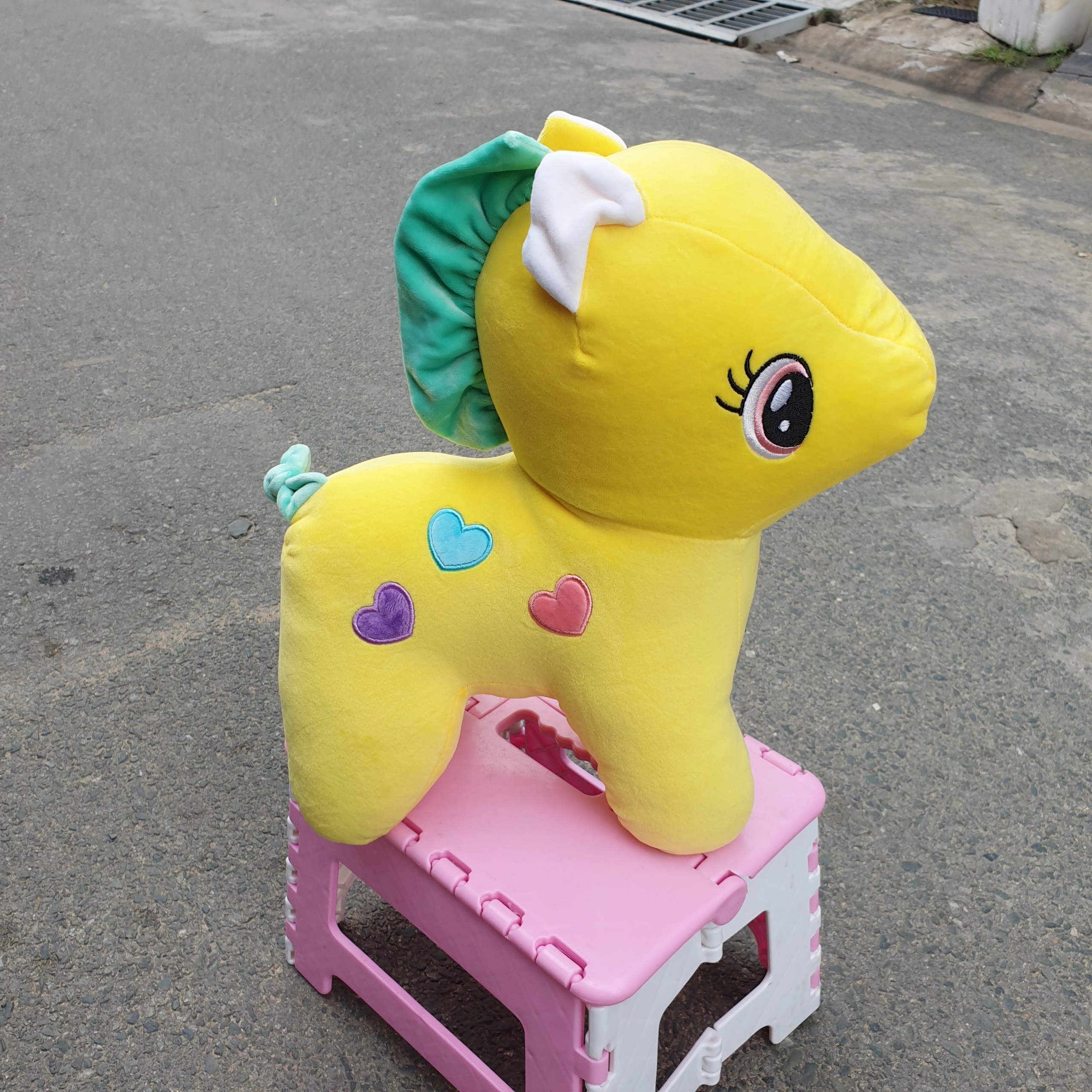 Ngựa Pony 4 chiều nhồi bông size 40cm màu vàng ( bờm màu bất kỳ )