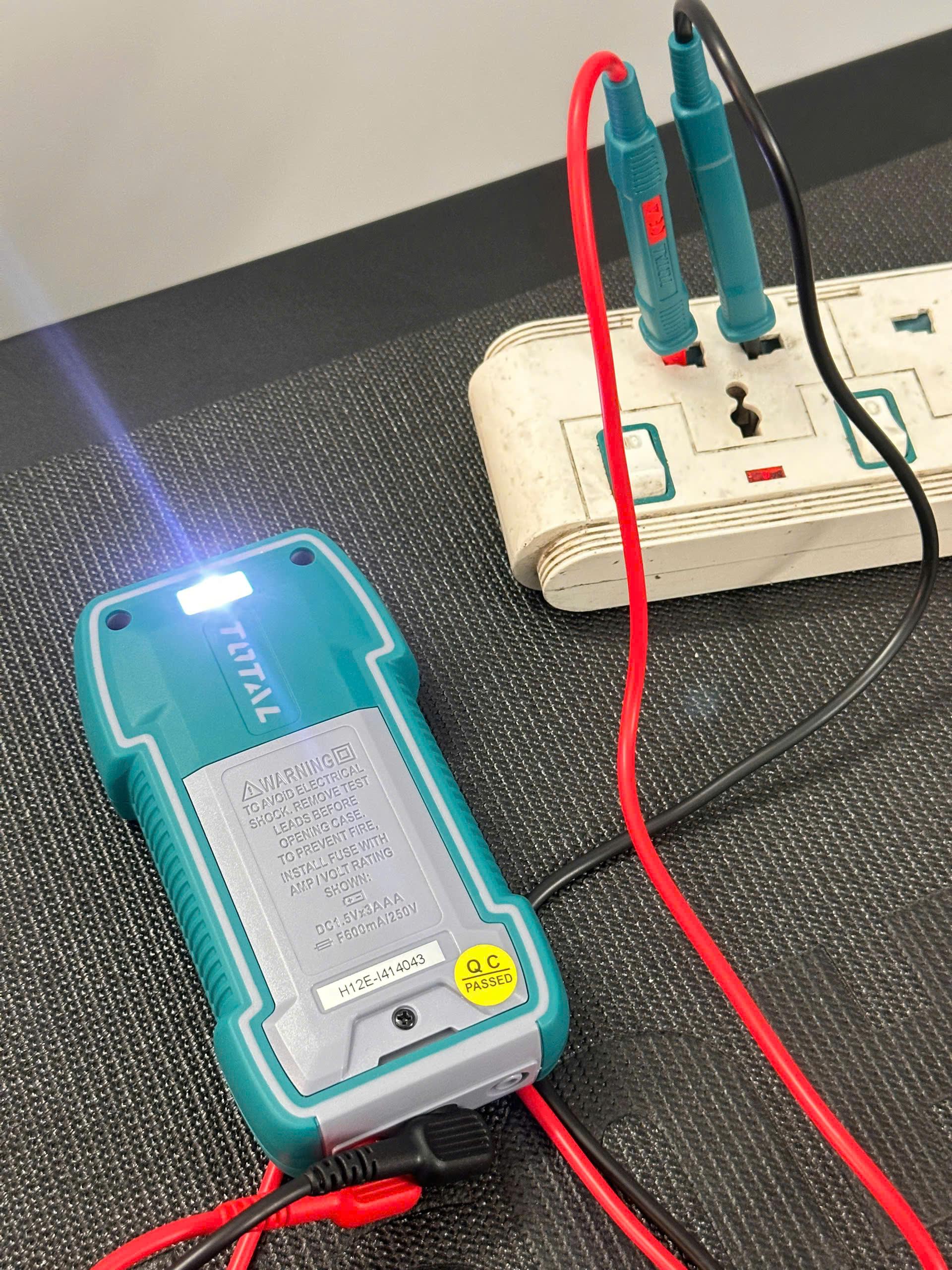 ĐỒNG HỒ VẠN NĂNG KỸ THUẬT SỐ 6V TOTAL TMT516004 - HÀNG CHÍNH HÃNG