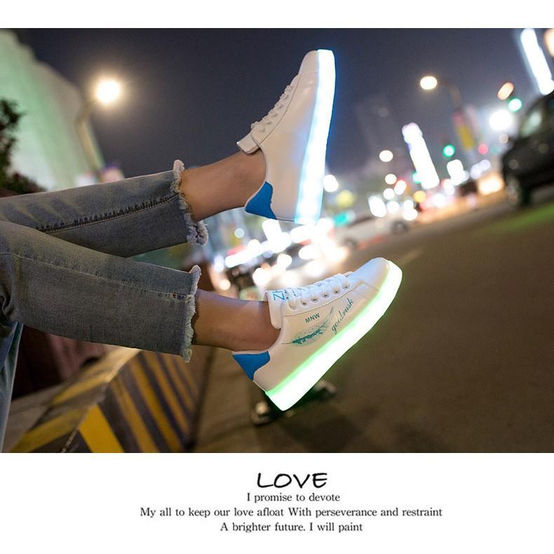 GIÀY PHÁT SÁNG LÔNG VŨ XANH - 8 CHẾ ĐỘ SÁNG 7 MÀU mã UD857