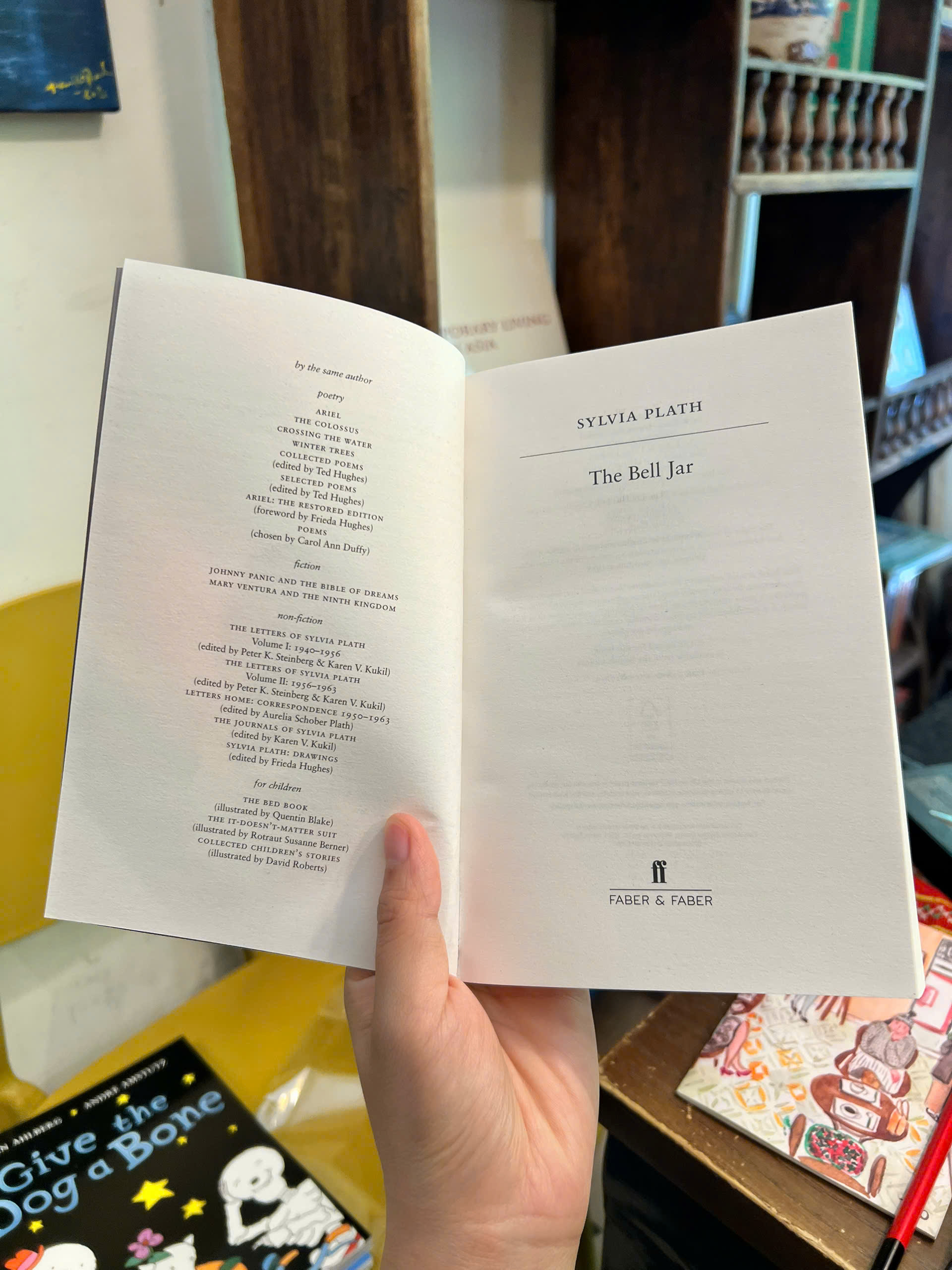 Sách - The Bell Jar by Sylvia Plath | Classics / Fiction / Mental Health / Ngoại văn Nhập khẩu