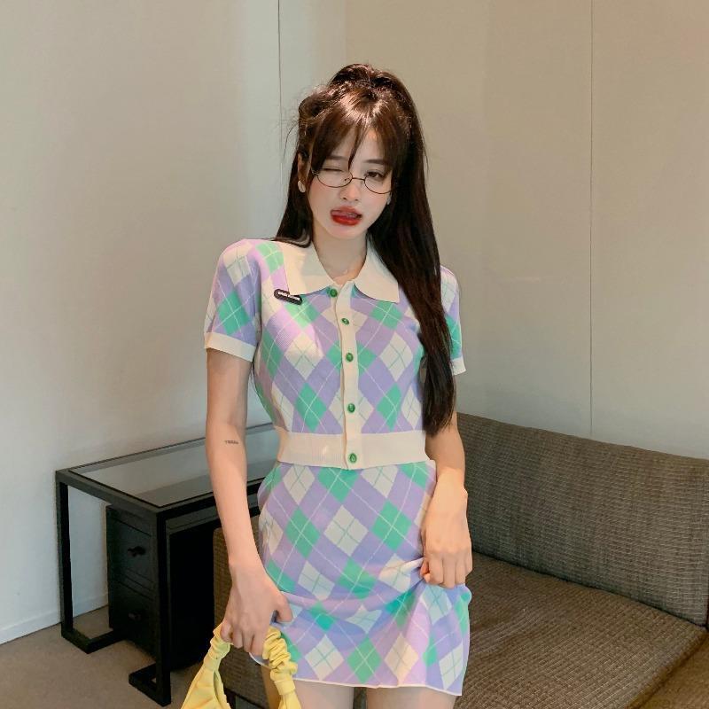Hàng Sẵn_ Set áo len polo kèm chân váy ngắn retro kẻ sọc mỏng thời trang Hadu shop