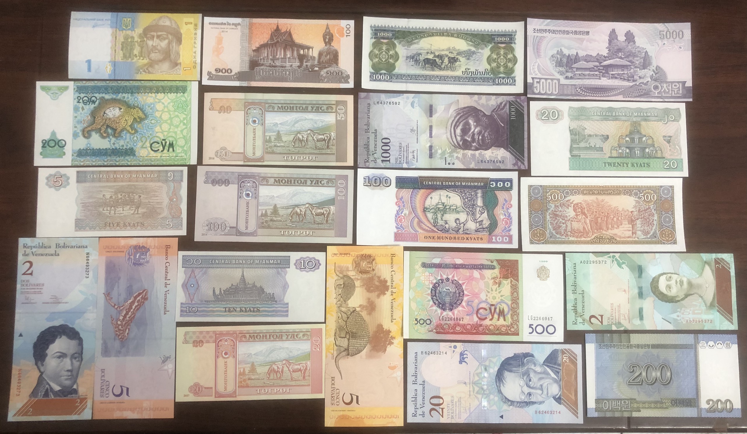 Combo 21 tờ tiền thế giới khác nhau sưu tầm, tất cả mới cứng