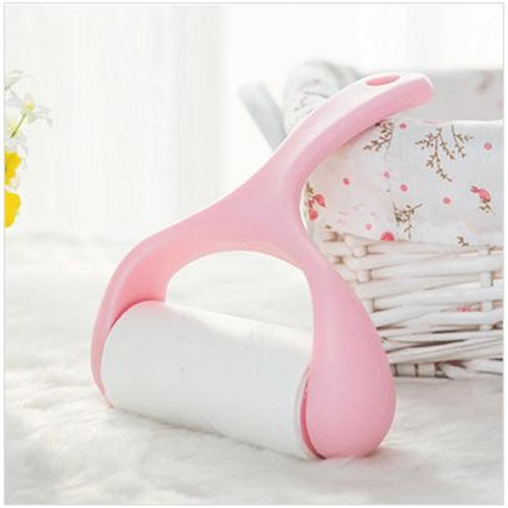 Cây lăn bụi quần áo kèm 4 lõi tiện dụng