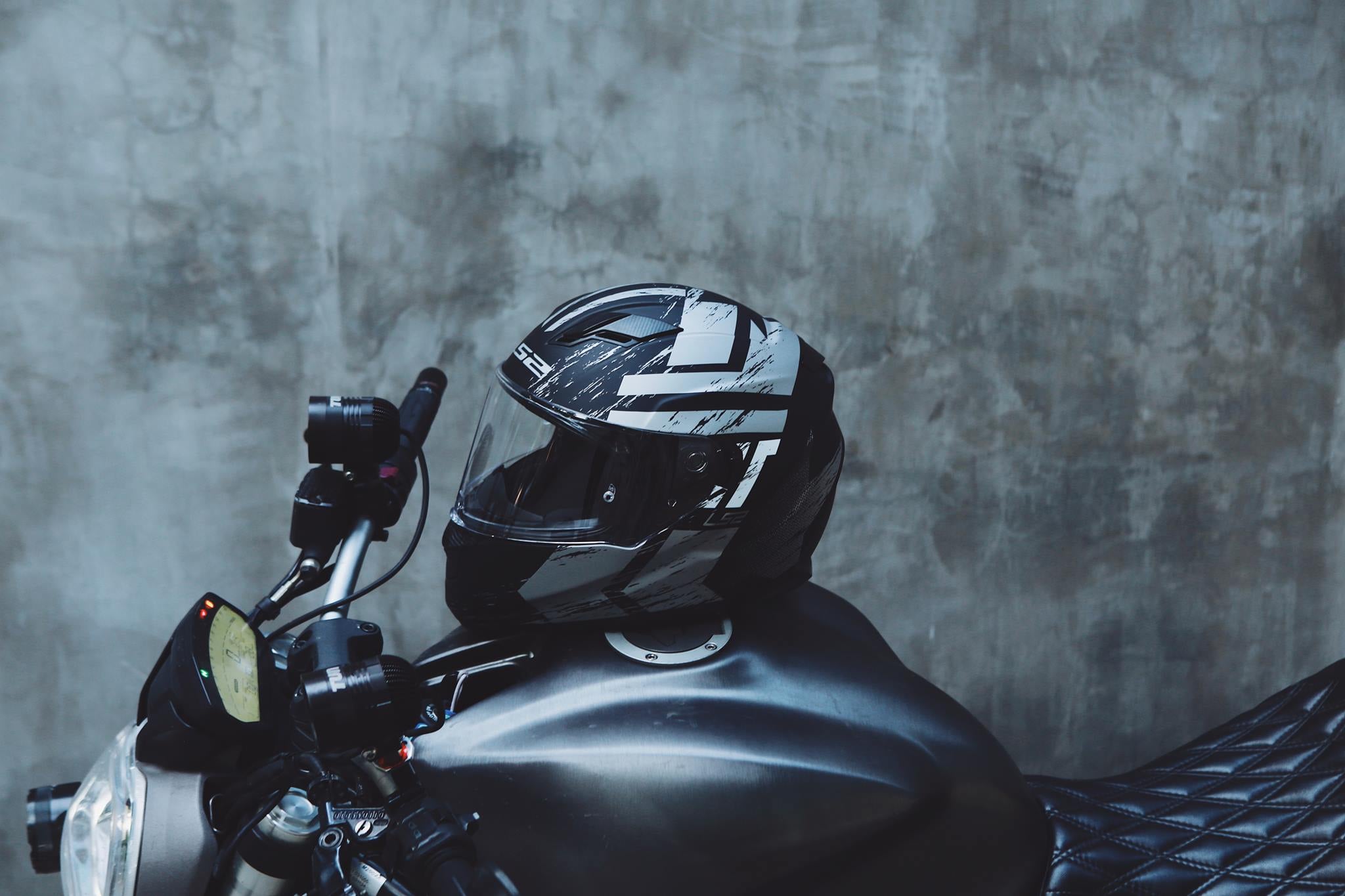 Mũ Bảo Hiểm Fullface Hai Kính LS2 FF320 Stream EVO