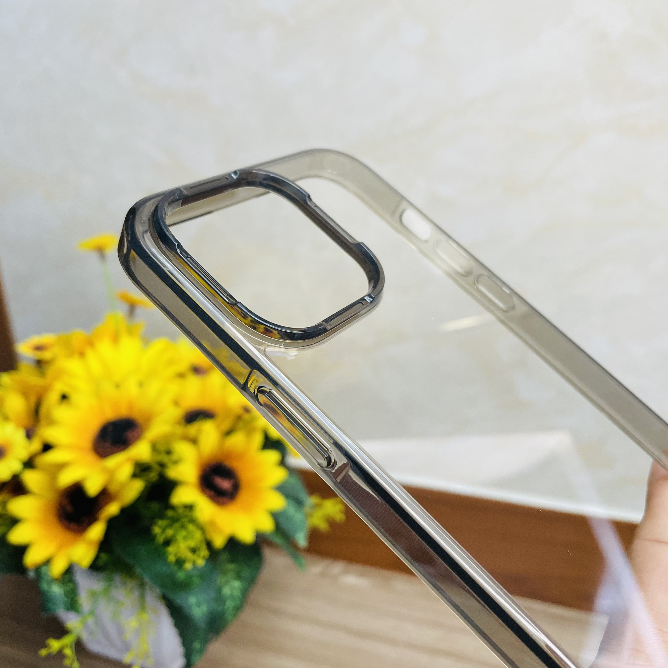 Ốp lưng Likgus dành cho iPhone 14 Pro Max trong viền màu đen - hàng chính hãng