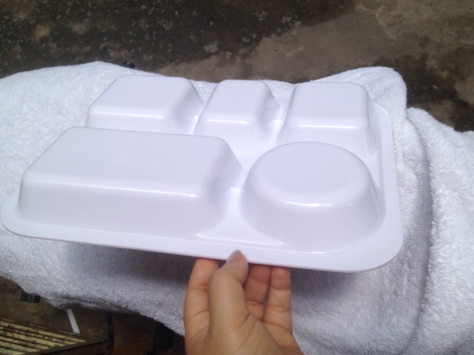 Khay nhựa melamine đựng cơm dành học sinh mầm non 29,5 × 24,5 × 4 cm cao - không nắp đậy