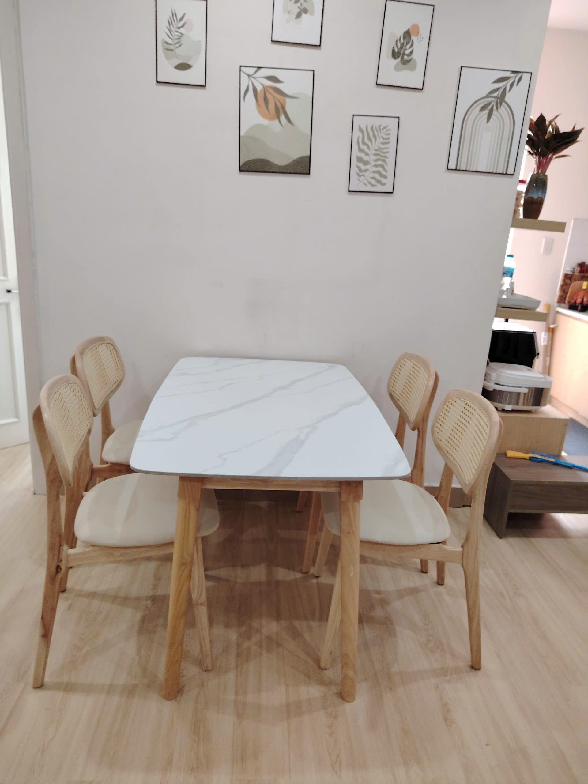 Bộ bàn ăn mặt đá 4 ghế mặt nệm Juno Sofa KT 1m6 ( có thể chọn màu nệm ghế)