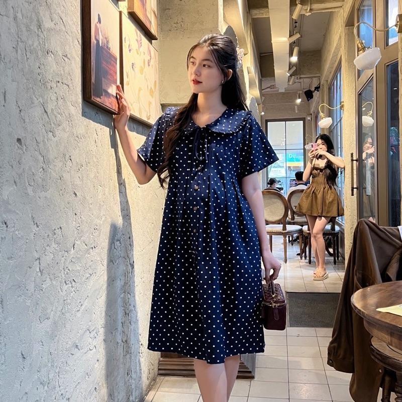 Đầm bầu chấm bi cổ sen phối nút dáng suông cho mẹ mang bầu và sau sinh Váy Bầu Dễ Thương - Bi xanh đen
