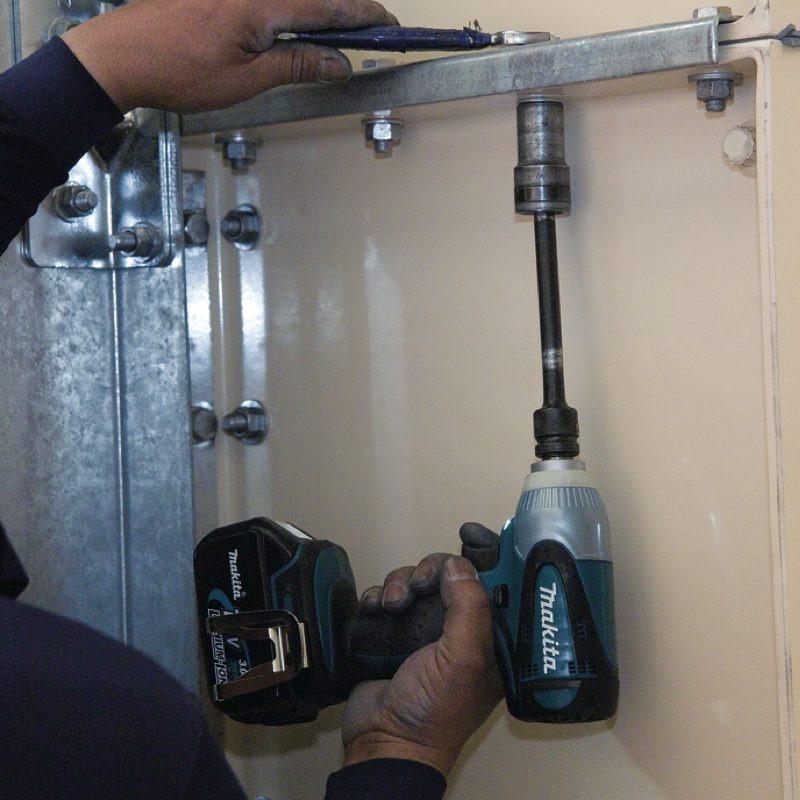 MÁY SIẾT BU LÔNG PIN 18V MAKITA DTW251RME  - HÀNG CHÍNH HÃNG