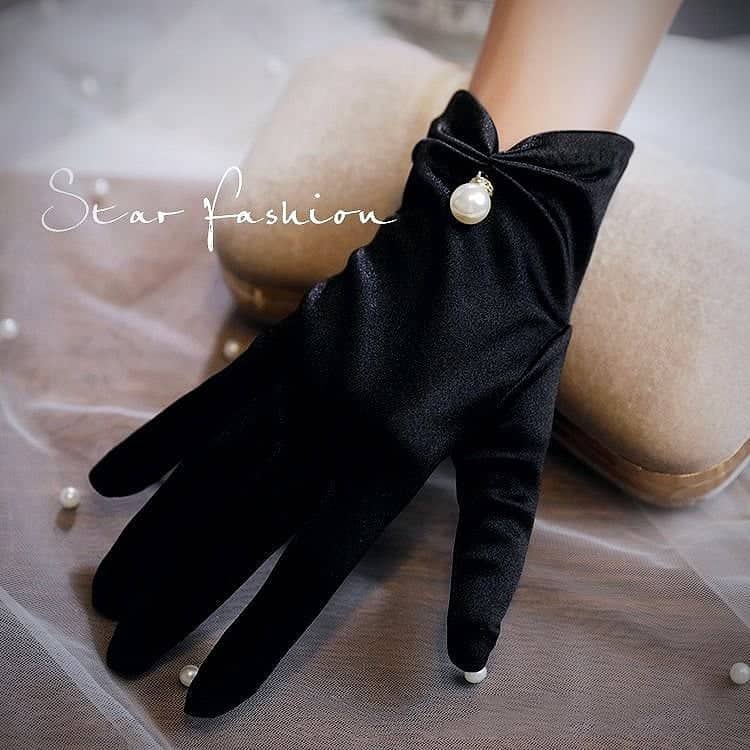 Hình ảnh Găng tay satin màu đen cho Cô dâu và Dạ hội, đi tiệc, sự kiện, đạo cụ chụp ảnh, studio MS: 42851