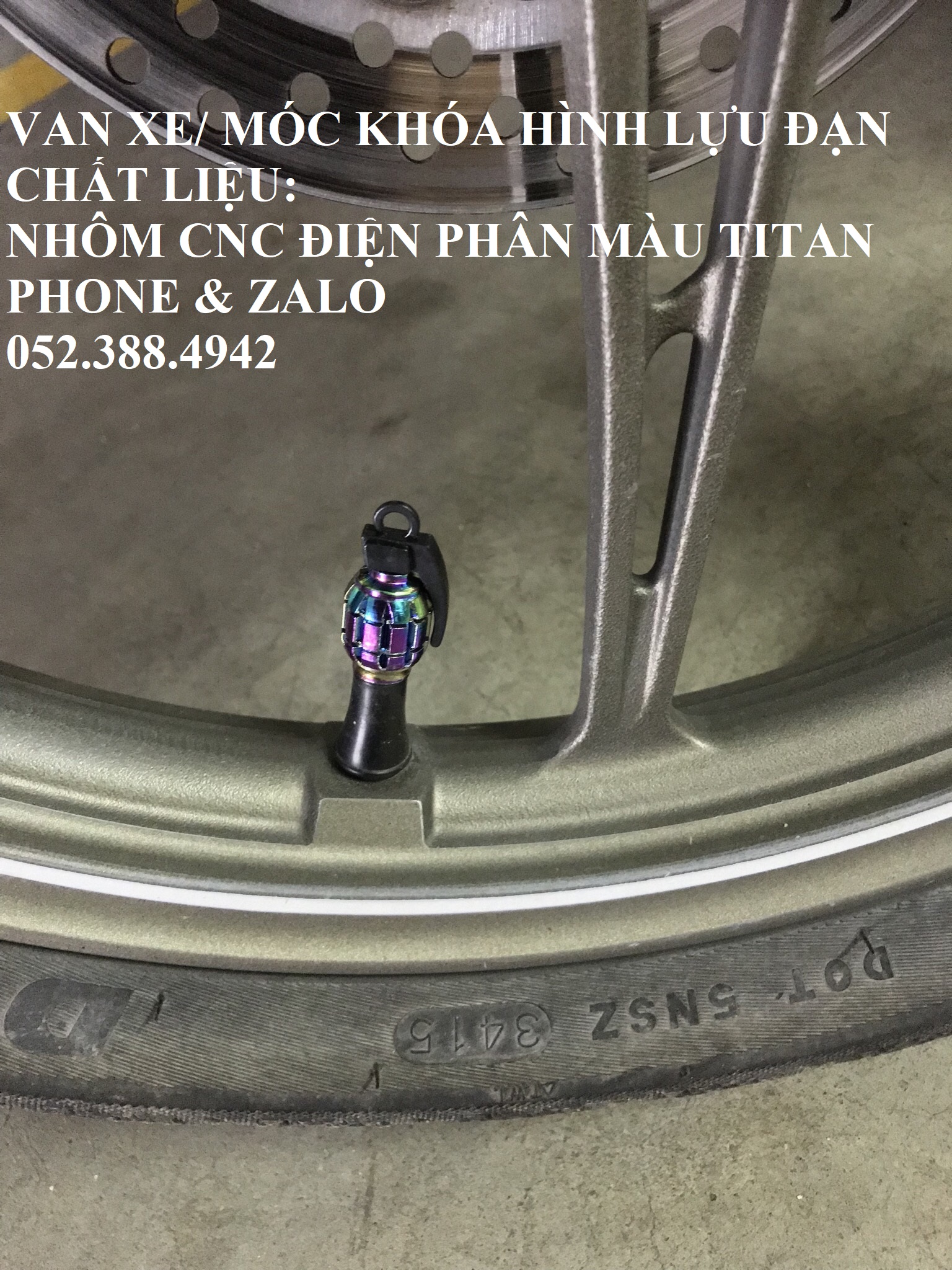 Van xe nhôm CNC nguyên khối, điện phân lên màu titan.