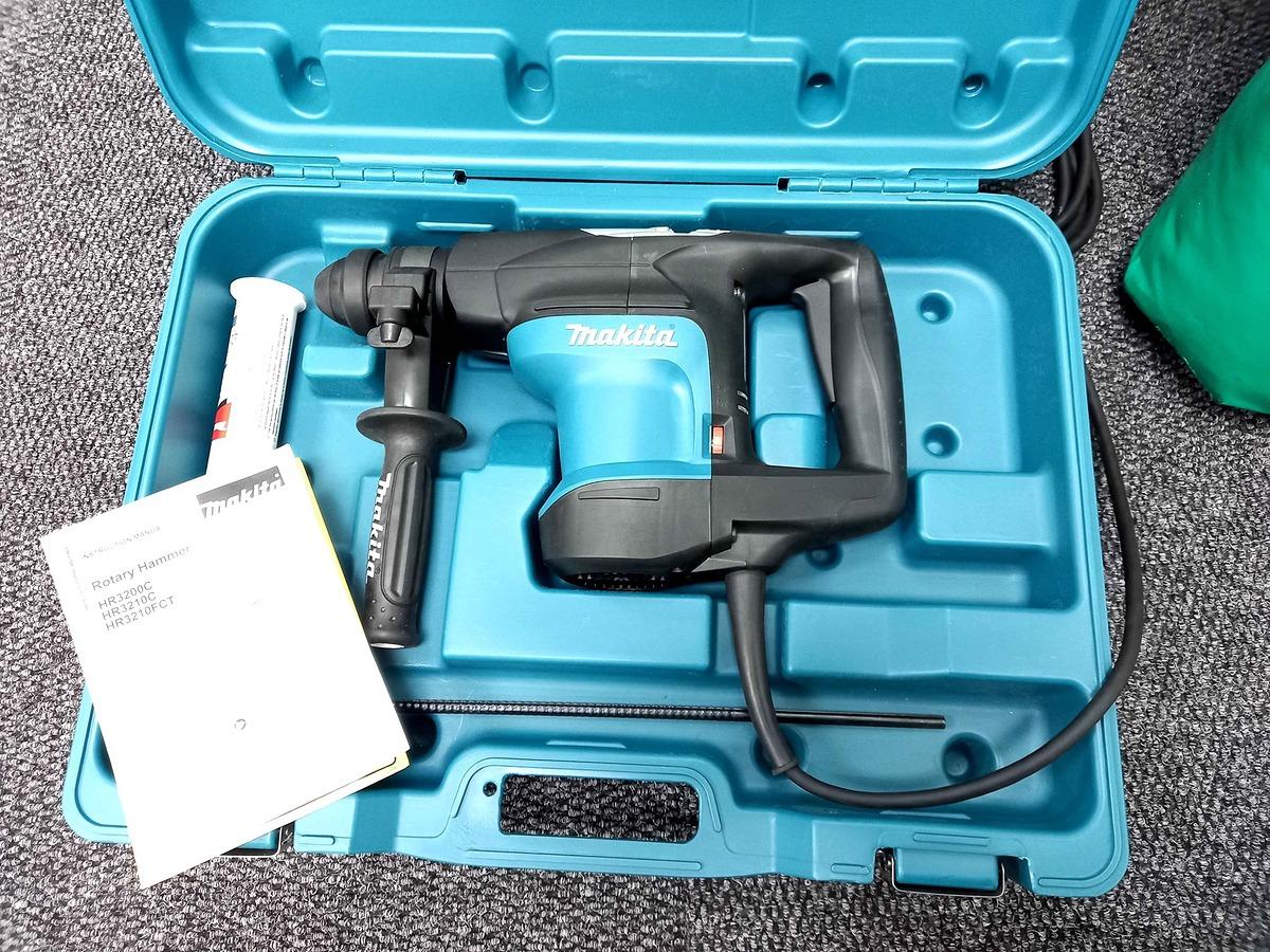 MÁY KHOAN ĐA NĂNG 32MM 850W MAKITA HR3210C - HÀNG CHÍNH HÃNG