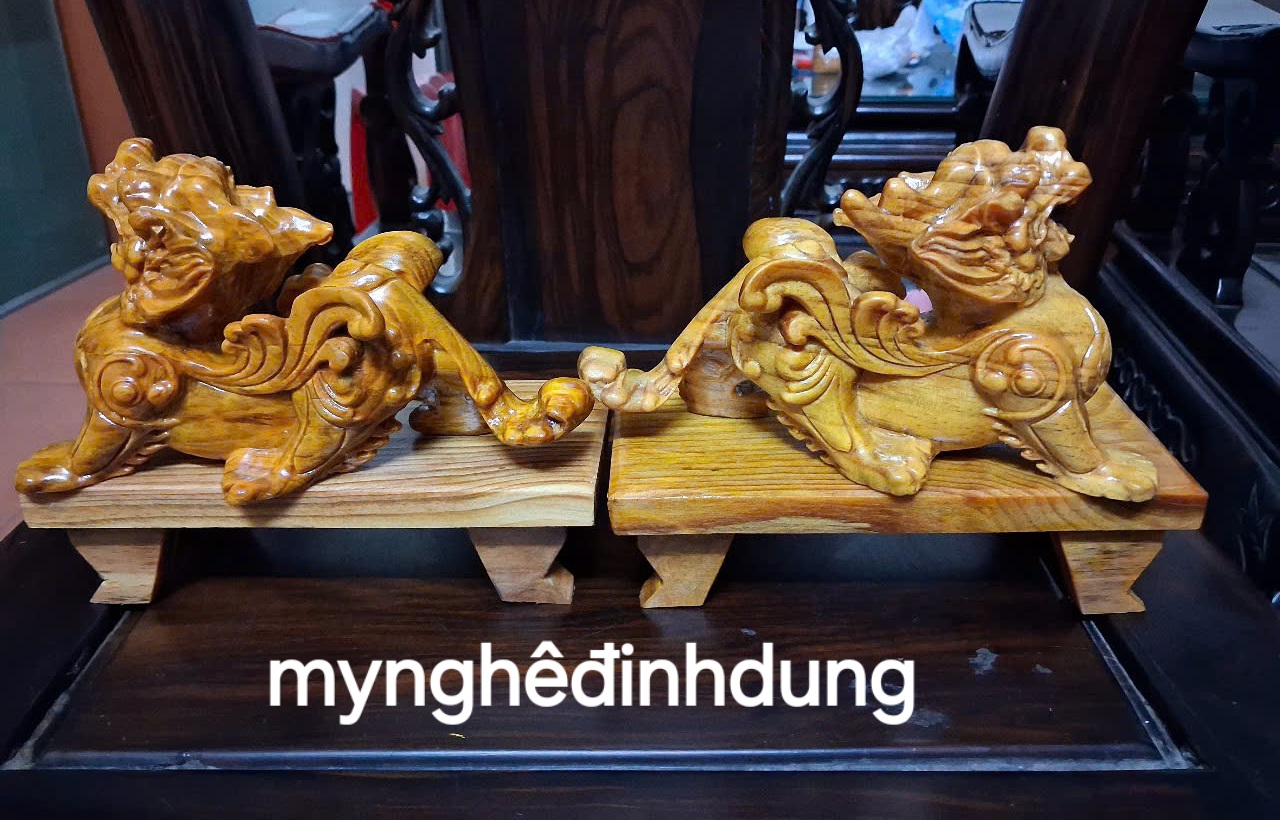 Cặp tỳ hưu phong thủy bằng gỗ huyết long mọng dầu kt 20x12x9cm + cả chân đế cao tổng  17cm