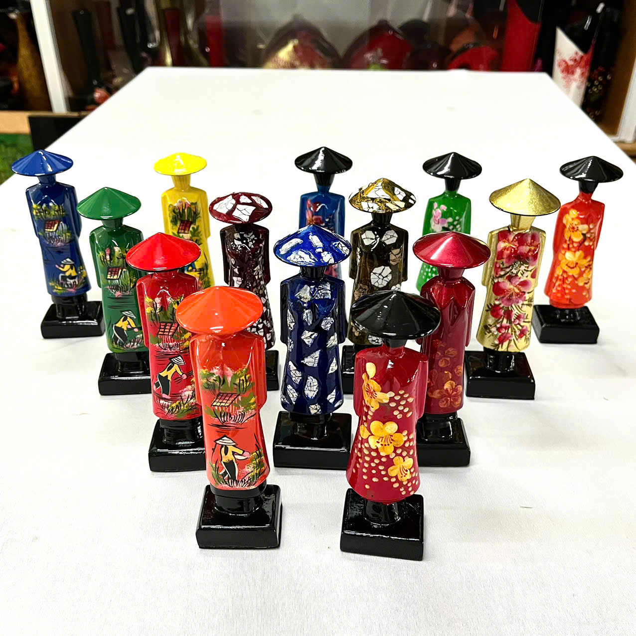 Tượng gỗ sơn mài cô gái Miss Việt Nam - Hình Ảnh cô gái Việt Nam - Quà Tặng - Quà Lưu Niệm Việt Nam