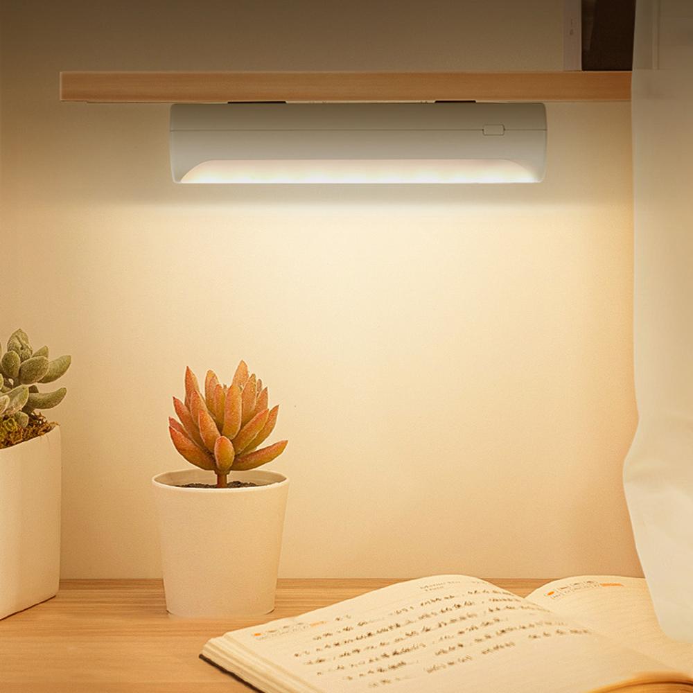 Đèn ngủ LED với kích thước nhỏ gọn, dễ dàng cho bạn mang theo khi làm đèn pin. Đi kèm với bộ điều khiển từ xa,