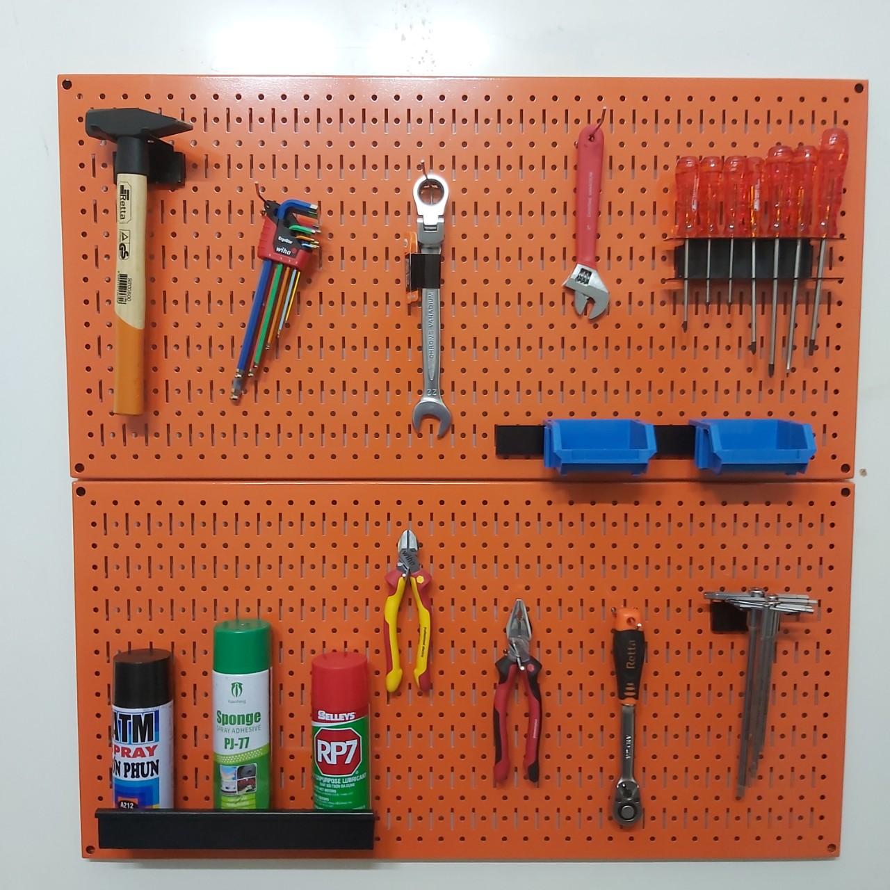 Tấm lưới pegboard đôi màu cam kèm phụ kiện treo tường