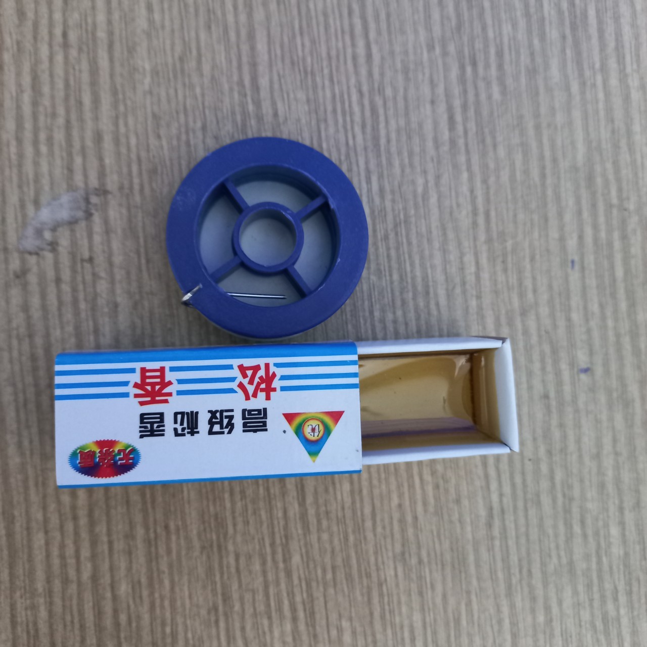 COMBO HỘP NHỰA THÔNG VÀ 1 CUỘN CHÌ HÀN NHỎ