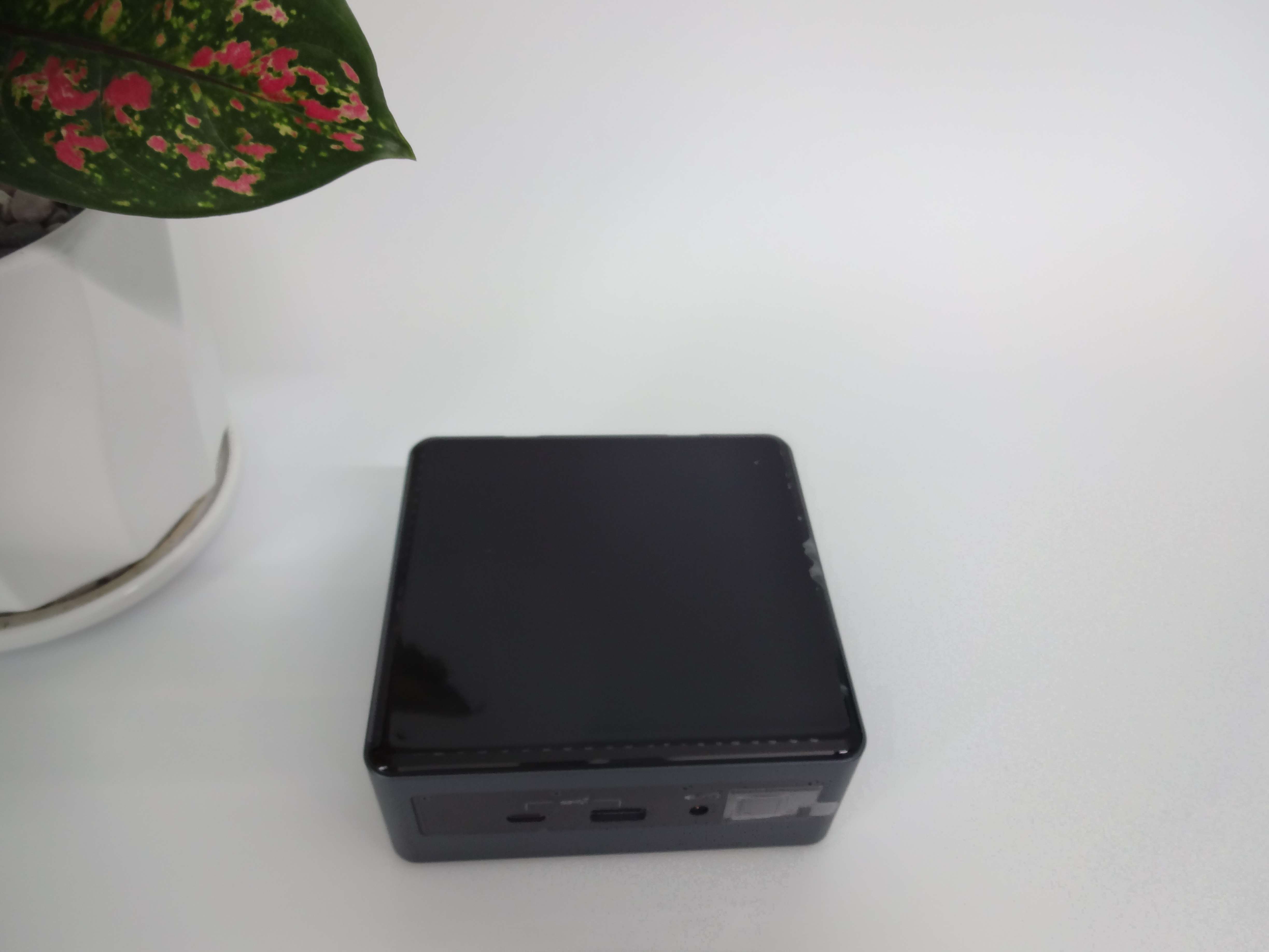 Máy tính (Mini PC - Bare Bone) Intel NUC 10 Performance kit - NUC10i3FNH (i3-10110U) (BXNUC10i3FNH2 - PCINTEL06 - Hàng Chính Hãng