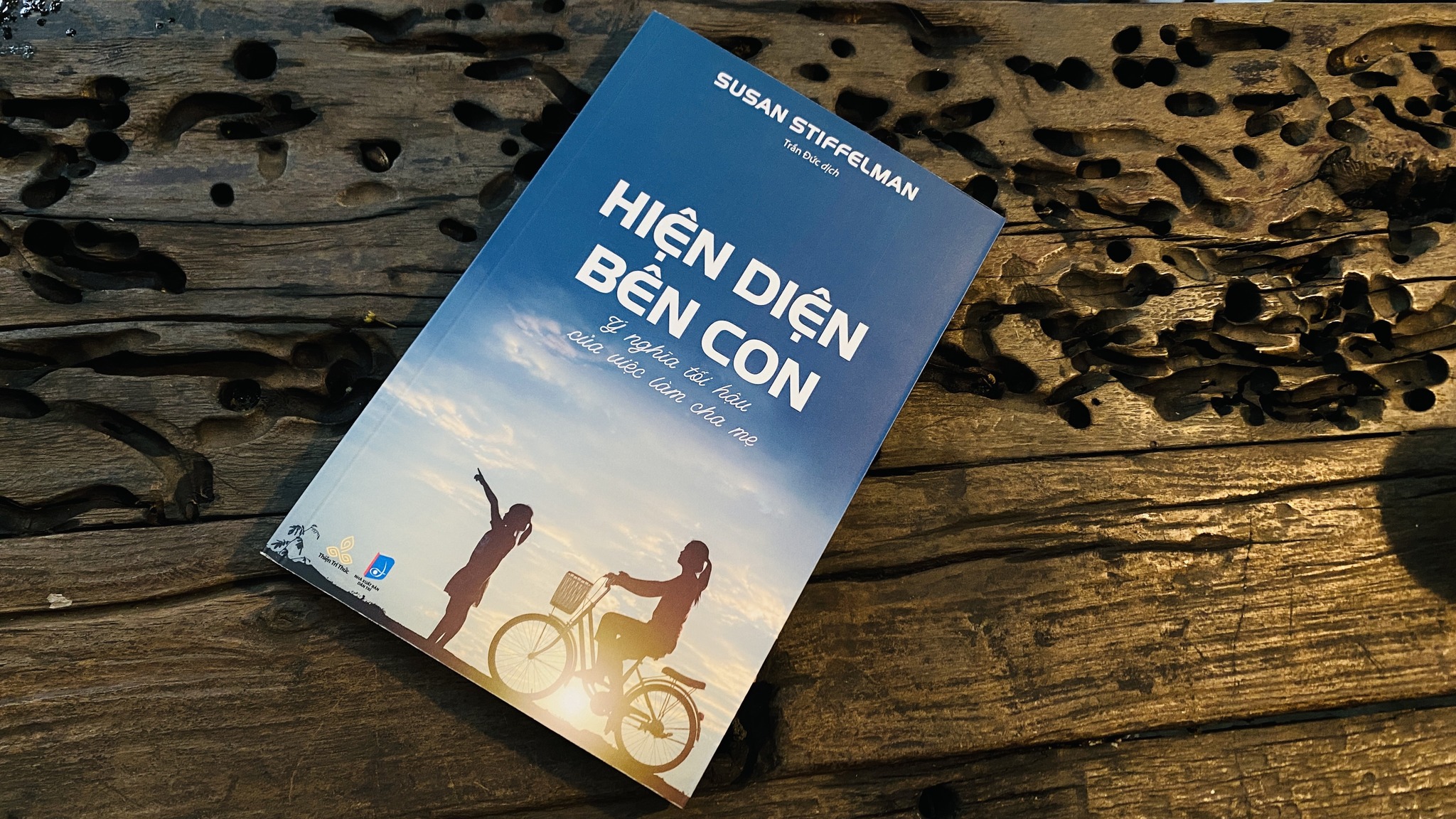 Sách - Hiện Diện Bên Con - Susan Stiffelman