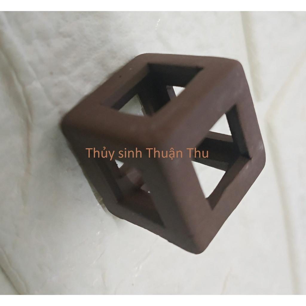 Đồ chơi tép hình sao và hình khối lập phương