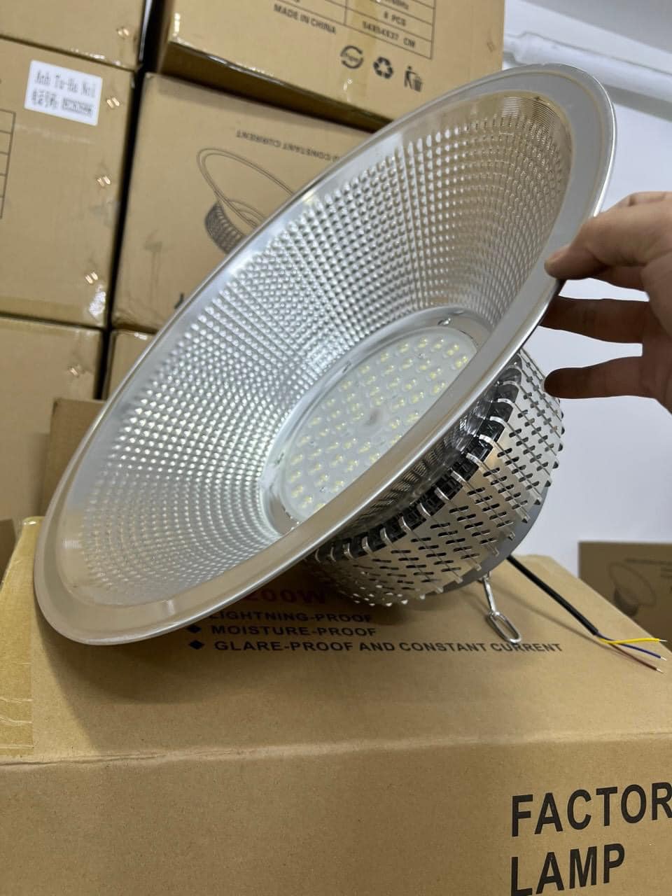 Đèn chóa led nhà xưởng Hightbay 150W đế thấp