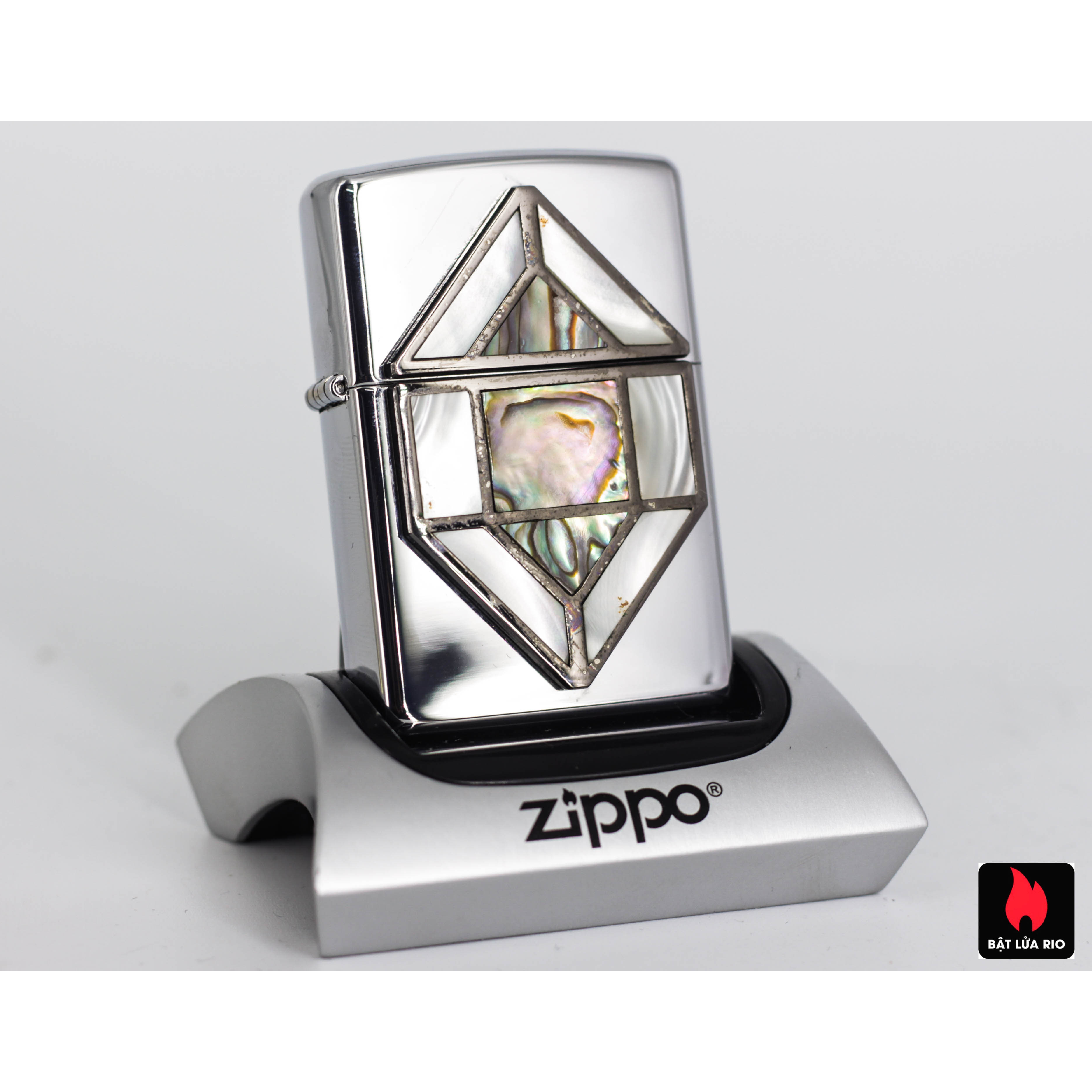 Bật Lửa Zippo 2006 – Zippo Stained Glass Emblem