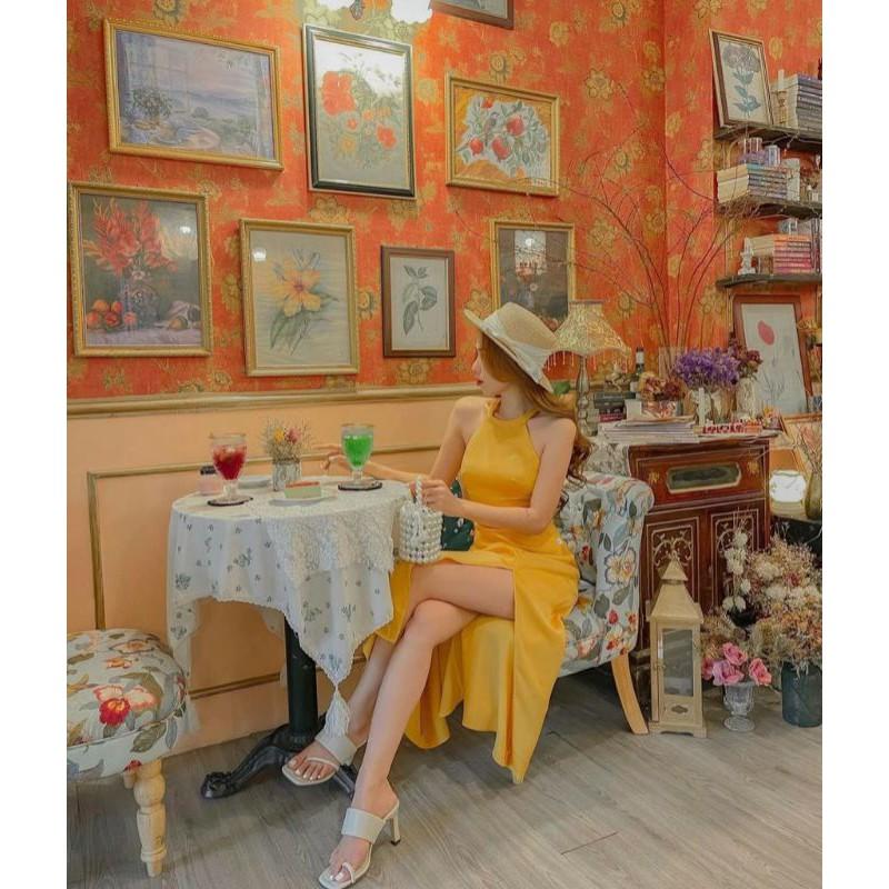 VÁY ĐẦM VÀNG KIỂU HỞ LƯNG VÀNG CỔ YẾM XẺ ĐÙI