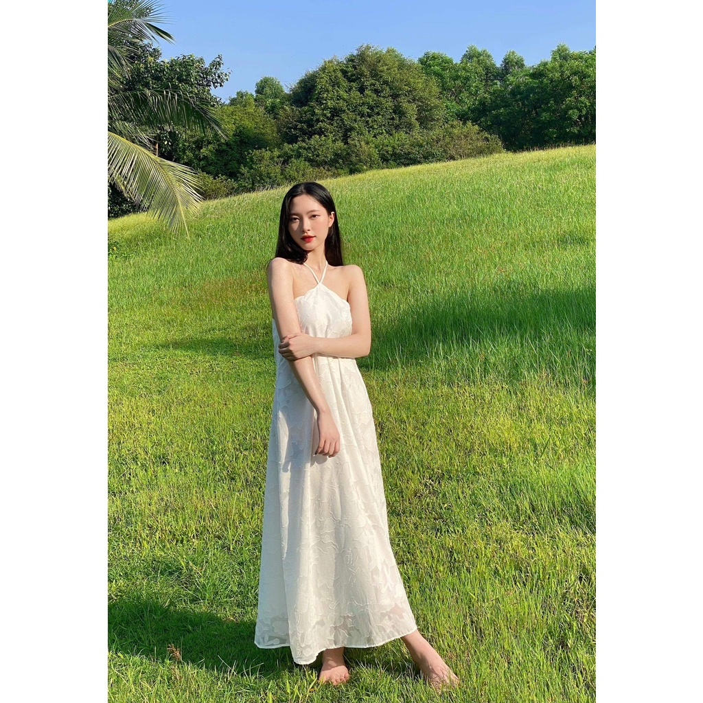 Đầm yếm maxi trắng đi biển, Váy yếm trắng cổ dây suông dài Cao Cấp thêu hoa, sexy quyến rũ MiNhi