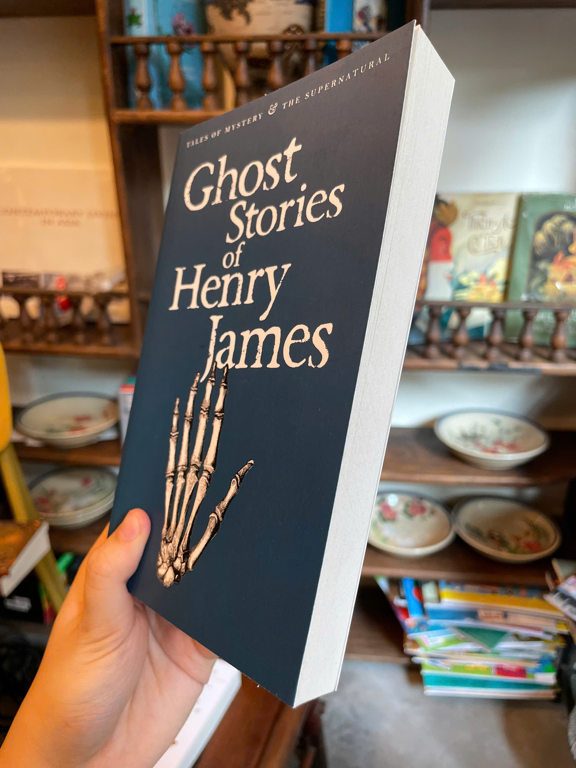 Sách - Ghost Stories of Henry James (Tales of Mystery &amp; The Supernatural) / Ngoại văn Nhập khẩu