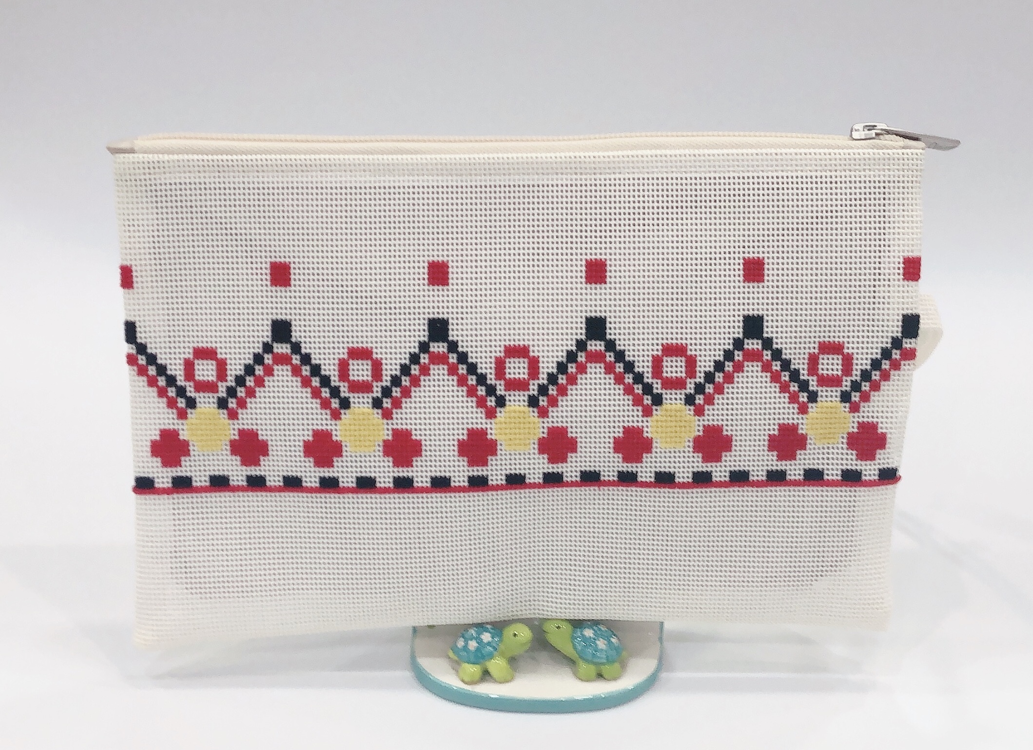 Túi lưới thêu cầm tay nữ - V Clutch 18
