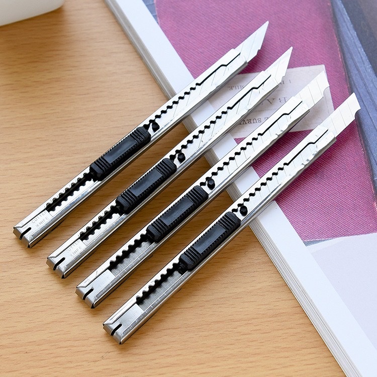 Set 20 cây dao rọc giấy văn phòng bằng inox không gỉ ,dao rọc giấy mini, có thể trượt để thay đổi độ dài ngắn của lưỡi dao ,có thể sử dụng để gọt bút chì, rọc vải, cắt tỉa hoa quả…
