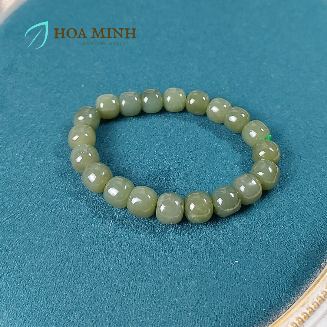 Vòng tay Ngọc Hoà Điền xanh lá cây hạt vuông size 10 li đẹp VIP