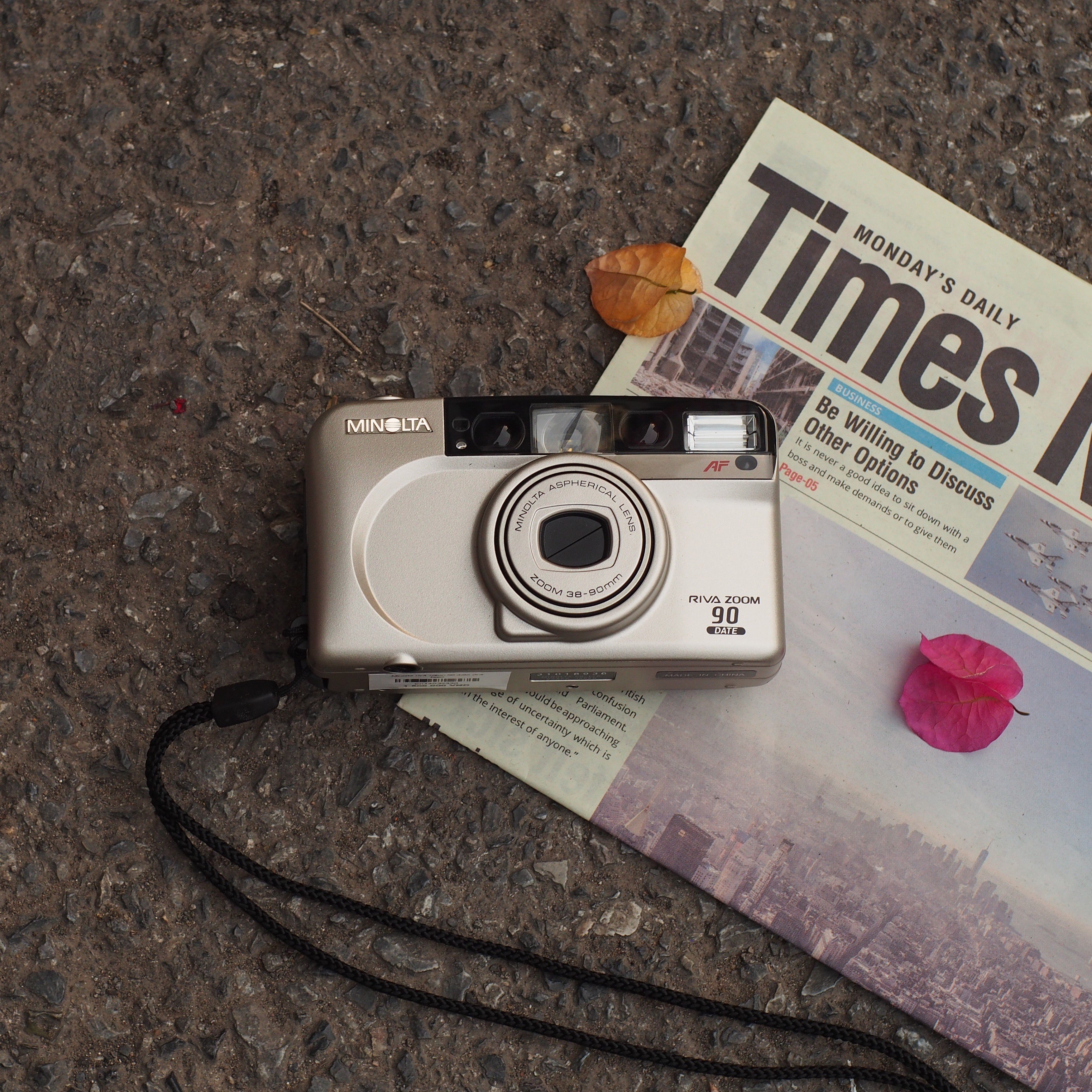 Máy ảnh film PnS Riva Zoom 90 Date (Fullbox)