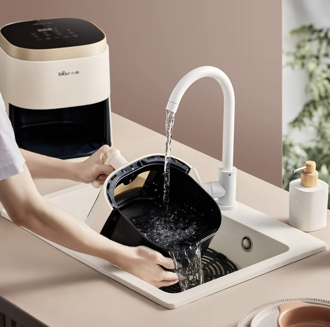 Nồi Chiên Không Dầu Bear QZG-F15E3 Cách Nhiệt Giảm Độ Ồn, Nhiệt Độ Từ 80-200 Độ C Dung Tích 5 Lít Công Suất 1500 W - Hàng Chính Hãng