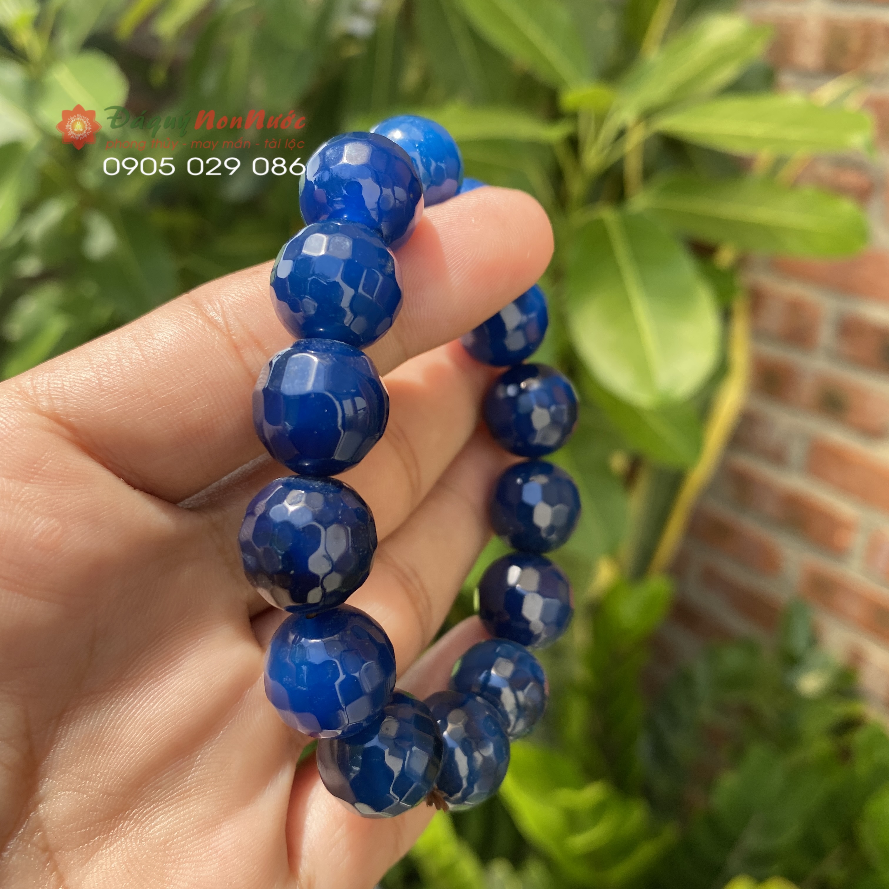 Vòng tay phong thủy mã não giác cạnh 14ly màu xanh dương