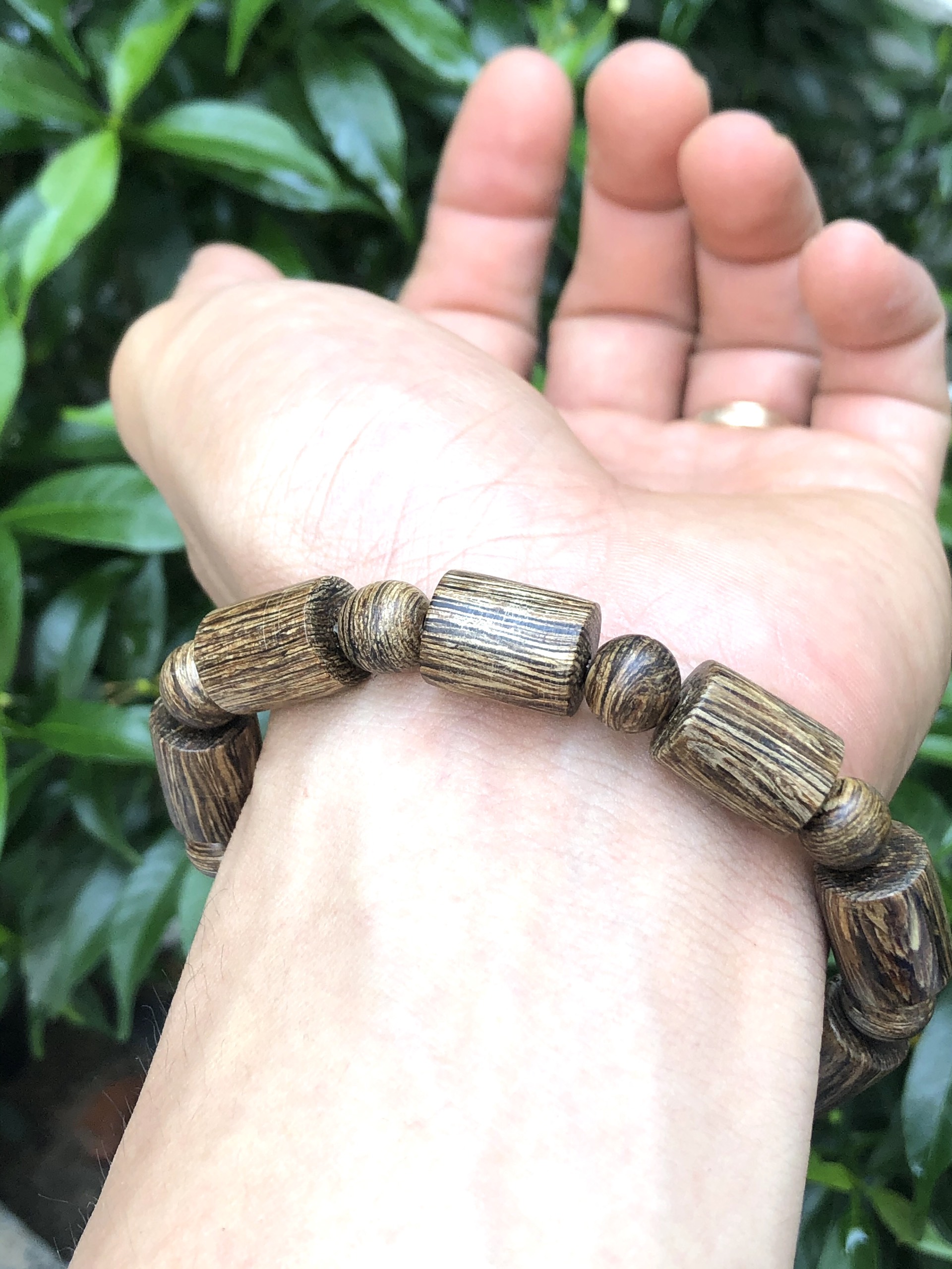 Vòng trầm hương sánh chìm dạng trúc 11mm