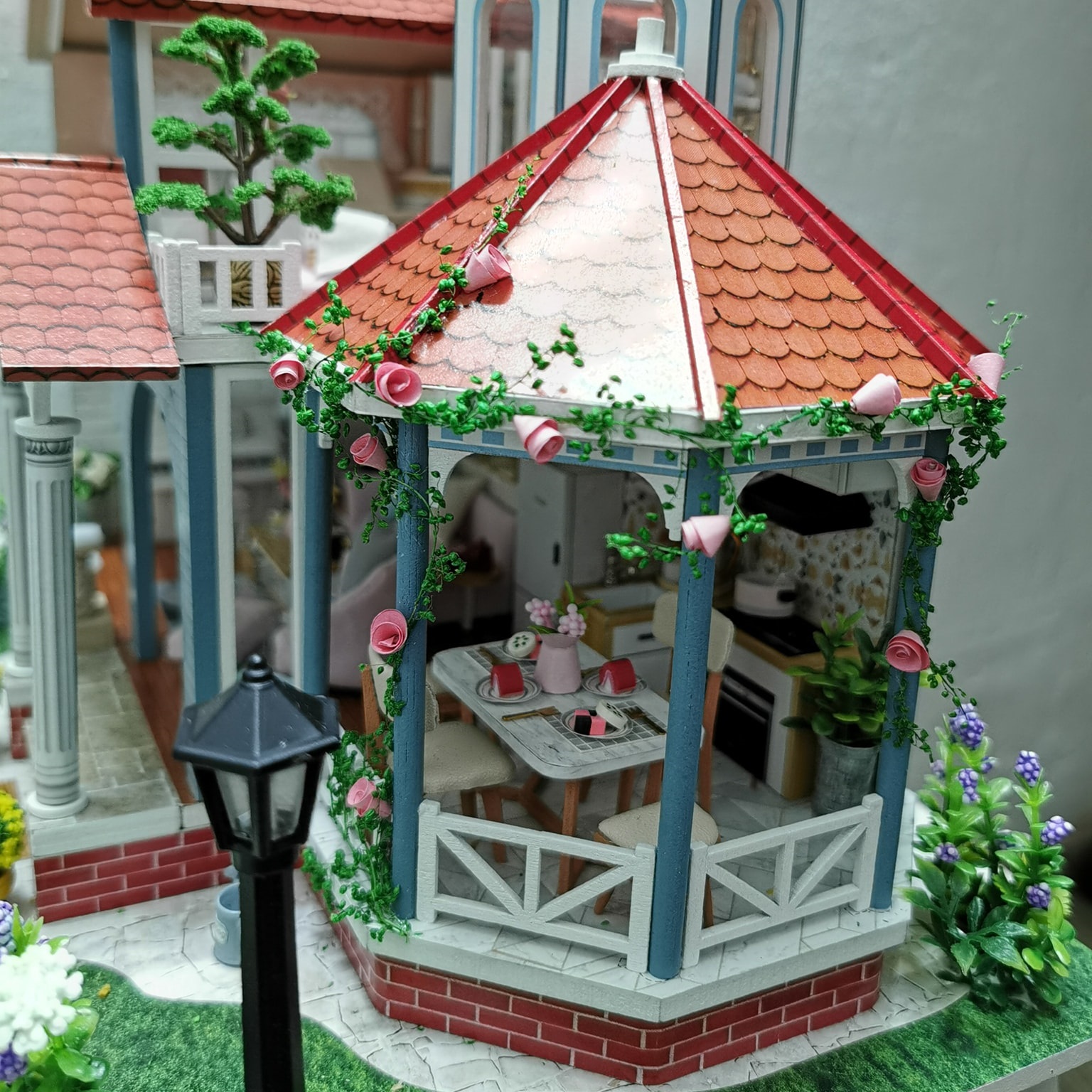 Mô hình nhà DIY Doll House Coloured Glaze Time Kèm Mica Chống bụi