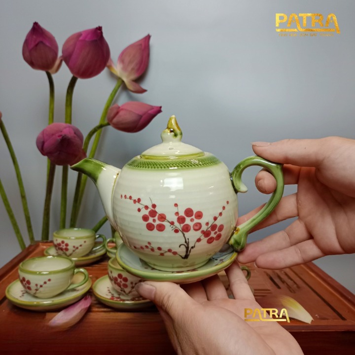 Bộ ấm chén uống trà cao cấp , bộ ấm trà Bát Tràng men rong vẻ tay cành đào 001