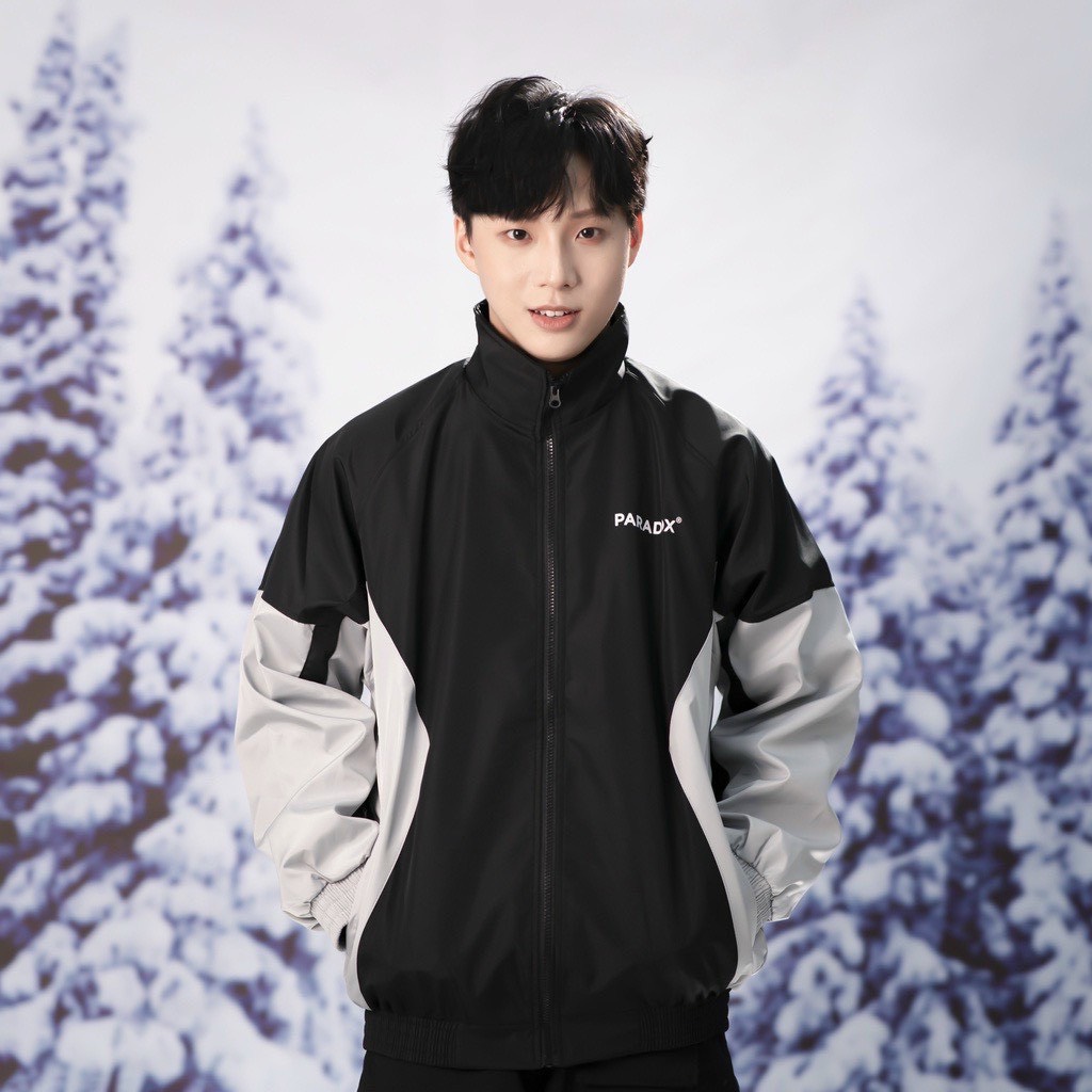 Áo khoác dù cổ bẻ phối màu,logo thêu chữ. .2 size L và xl(75kg