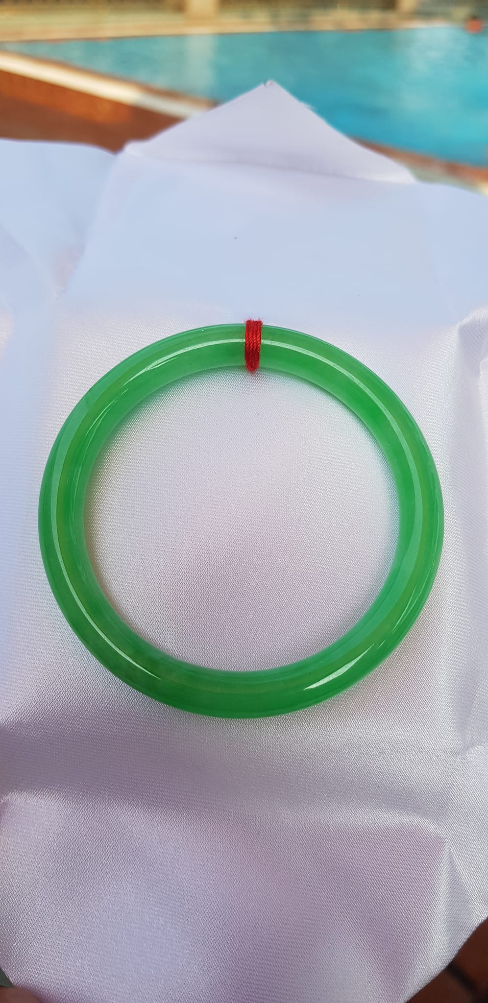 Vòng cẩm thạch Mới Lý 52mm x 7mm Vòng Xanh lá tươi 52kg - 56kg Nữ mệnh Mộc mệnh Hỏa Thủy đeo ạ