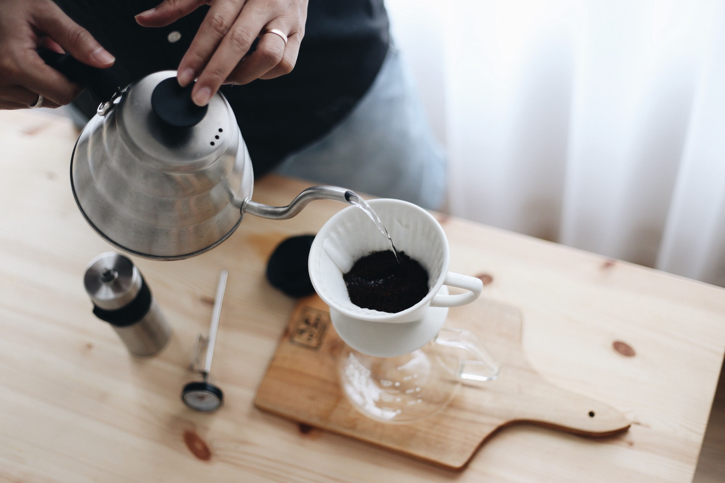 Phễu Pha Cà Phê Gốm Sứ Hario V60 Coffee Dripper - Trắng - 2 cup