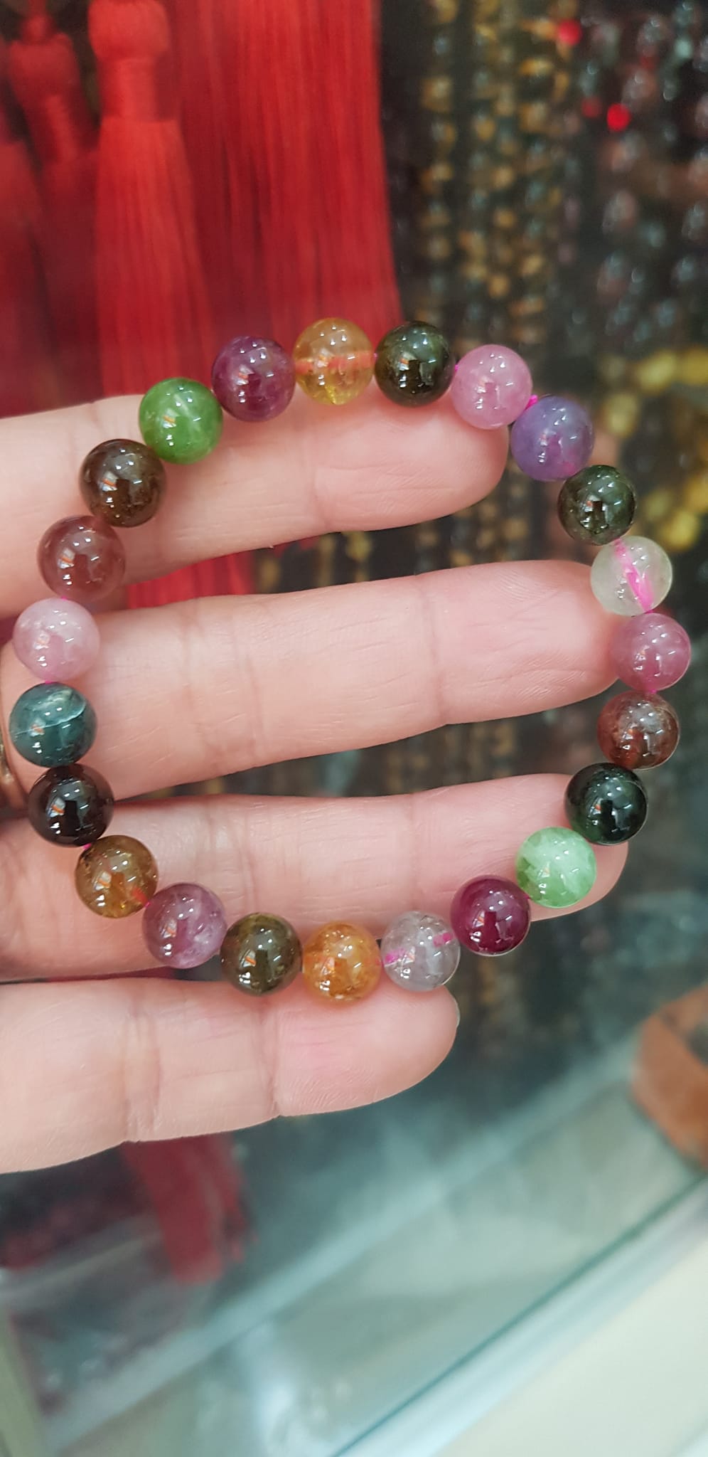 Vòng tay phong thuỷ may mắn đá tourmaline màu bóng đẹp lắm size hạt vòng 8mm đá tự nhiên đeo tốt sức khoẻ, may mắn, tốt cho công việc đeo lên tay bóng đẹp màu rất xinh đẹp ạ