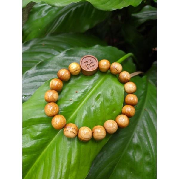 Vòng lắc tay nữ người lớn gỗ dâu tằm loại hạt 10 ly charm chữ vạn